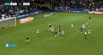 拉在场边与 拉在场边与