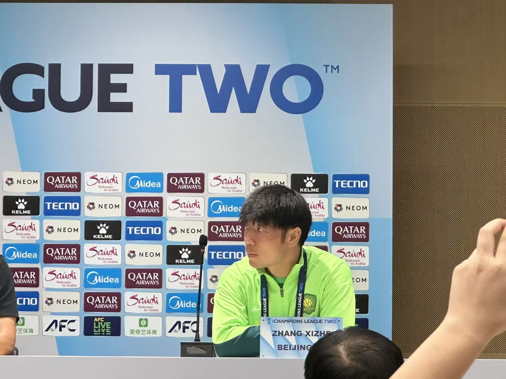 国安主教练, 手都有特点, alt 国安主教练, 手都有特点, alt