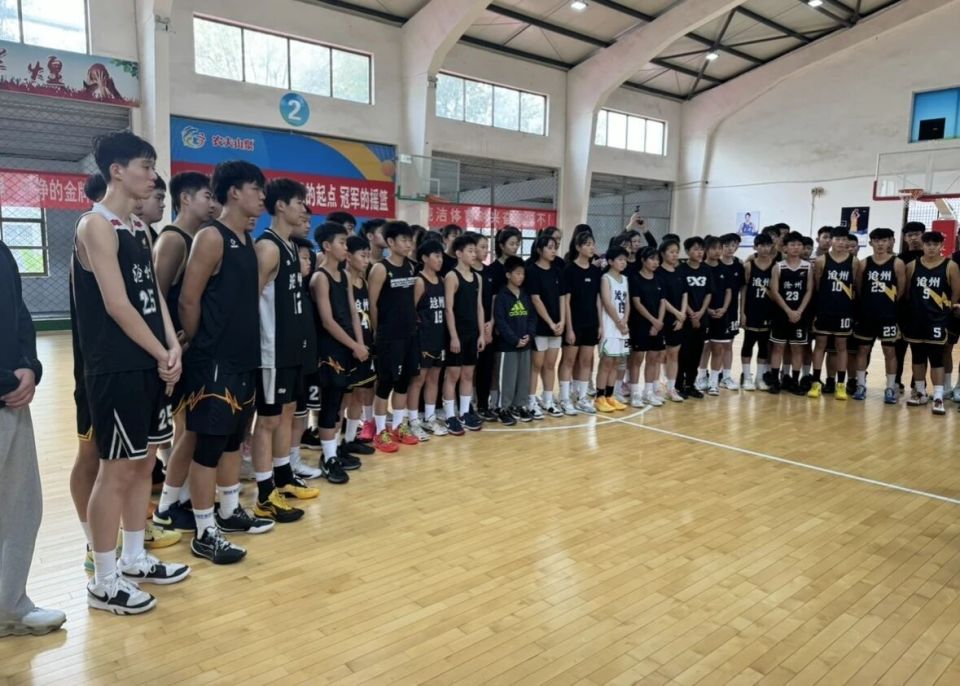 不仅为体育, 人篮球队的, 前展现最佳